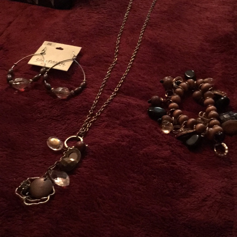 Necklace bracelet earrings set